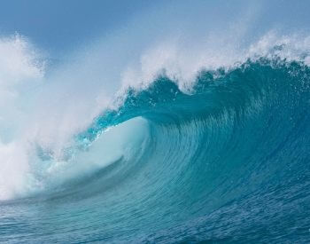 A picture of the of a big wave in the Pacific Ocean
