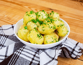 A picture of boiled potatoes in a white bowl