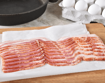 A picture of raw slices of bacon