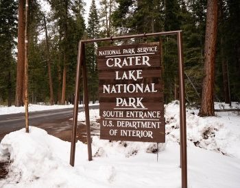 A picture of the sign at the entrance of Crater Lake