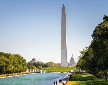 A picture of the Washington Monument and the Congress Building