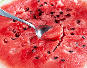 A picture of a ripe watermelon with seeds inside