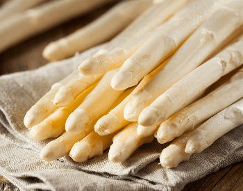 A close-up picture of white asparagus spears