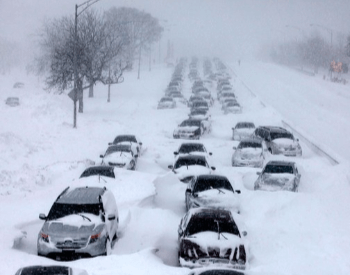 2011 Chicago Blizzard - Lake Shore Drive - blizzard facts for kids