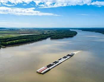 A picture of a barage on the Mississippi River