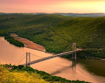 A picture of a bridge over the Hudson River