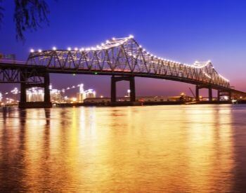 A picture of a bridge over the Mississippi River