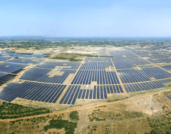 A picture of the Kamuthi Solar Par (solar power plant)