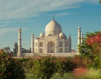 A picture of the beautiful Taj Mahal