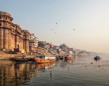 A picture of boats and buildings on the Ganges River