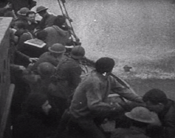 A picture of British soliders escaping at Dunkirk, France