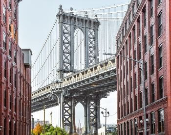 A picture of the Brooklyn Bridge from the street