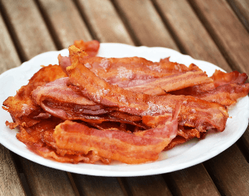A picture of cooked slices of bacon