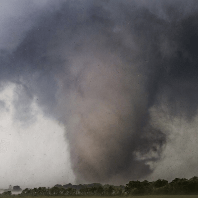 A Picture of a EF4 Tornado Funnel