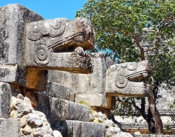A picture of the stone staircase entrance to Chichen Itza