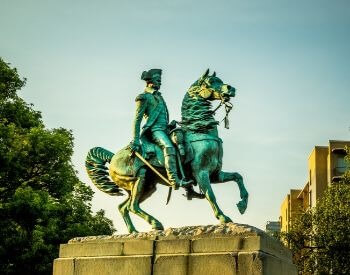 A picture of a statue of George Washington in Washington D.C