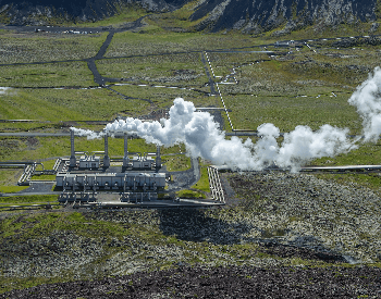 A picture of a geothermal power plant