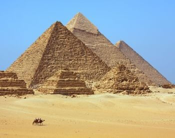 A picture of the Giza Egyptian Pyramids