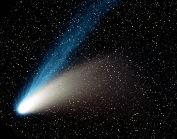 A picture of the comet Hale-Bopp