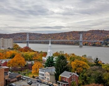 A picture of a town along the Hudson River