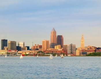 A picture of Lake Erie and the Cleveland skyline