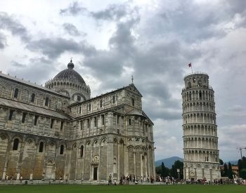 A picture of the Leaning Tower of Pisa and Cathedral