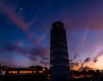 A picture of the Leaning Tower of Pisa at sunset