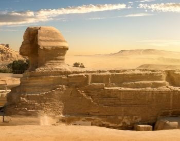 A picture of the left side of the Sphinx