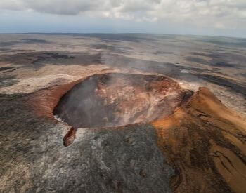 A picture of the active volcano Mauna Loa in Hawaii