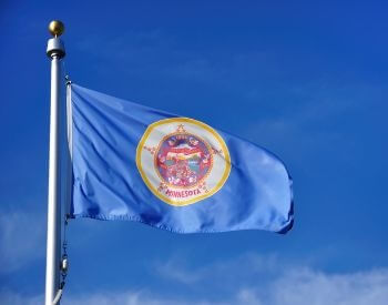 A picture of the flag of the U.S. state of Minnesota