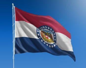 A picture of the flag of the U.S. state of Missouri