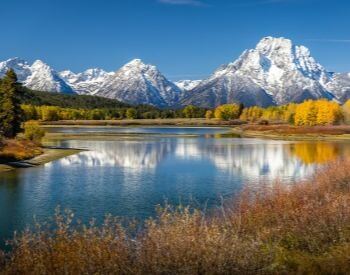 A picture of a mountain range in the US state of Wyoming