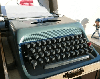 A picture of the Olivetti Studio 44 typewriter from the 1950s