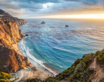 A picture of the Pacific Ocean coastline in California