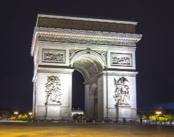 A picture of the Arc de Triomphe during the nighttime