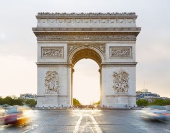 A picture of the Arc de Triomphe during the daytime