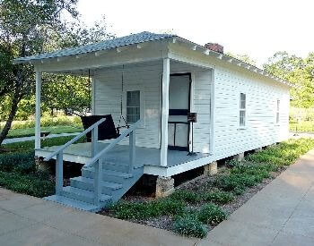 A picture of the birthplace of Elvis Presley in Tupleo, Mississippi