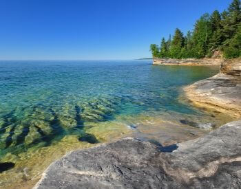 A picture of the clear water of Lake Superior