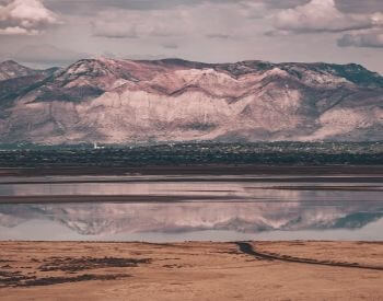A picture of the Great Salt Lake in Antelope Island State Park