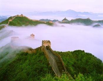 A picture of the Great Wall of China on a foggy day