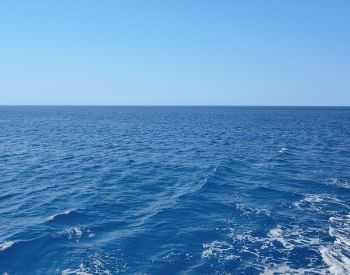 A picture of the an ocean that contains saltwater