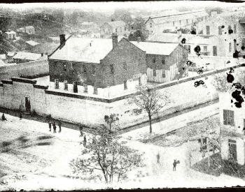 A picture of the Warren County Jail where Confederate POWs were held from the Battle of Vicksburg