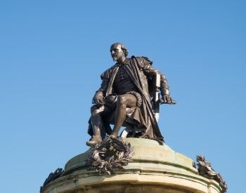 A picture of a statue of William Shakespeare